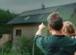 photovoltaik auf dem Dach eines Einfamilienhauses