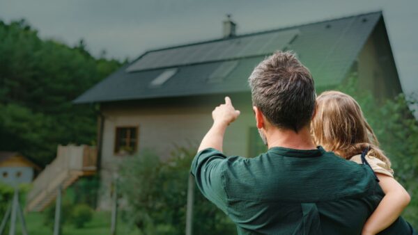 photovoltaik auf dem Dach eines Einfamilienhauses